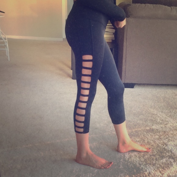 Yoga crop with cutouts