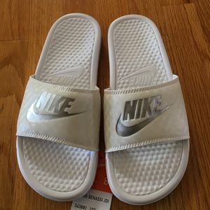 Nike Benassi Slides