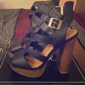 Summer Heels never worn. 😊