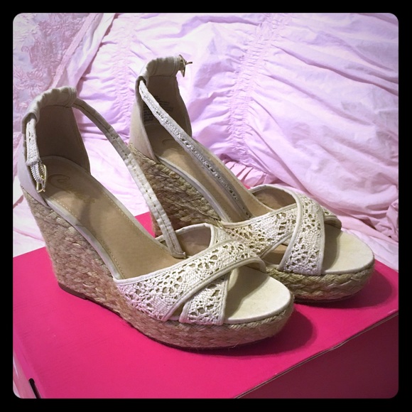 Candie's wedges