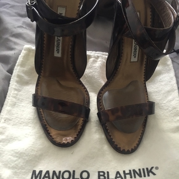 *PRICED TO SELL FAST* Manolo Blahnik Heels!