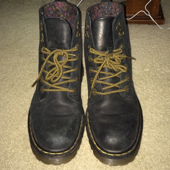 Dr. Martens Air Wair Women