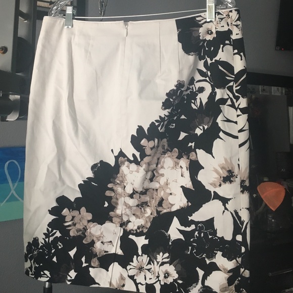 White House Black Market skirt sz.12 never worn - Picture 4 of 4