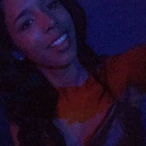 Meet your Posher, Desiree