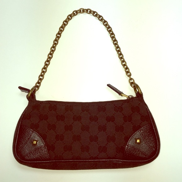 Gucci Handbags - Gucci small leather canvas bagette w/ brass chain