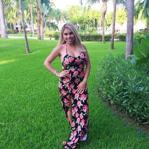 Meet your Posher, Elena