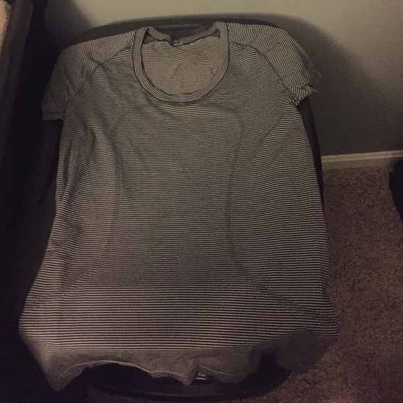 Lululemon workout shirt