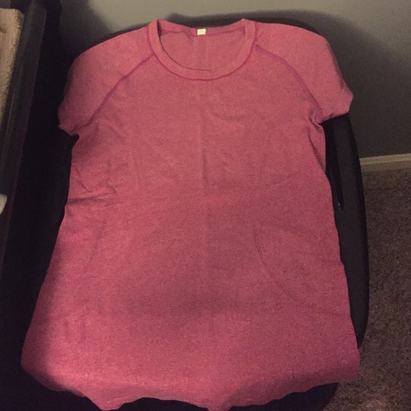 Lululemon workout shirt