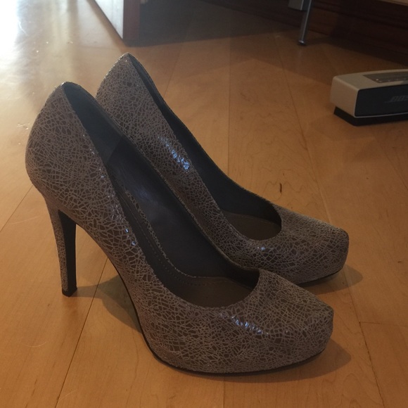 Bcbg grey almond toe pumps