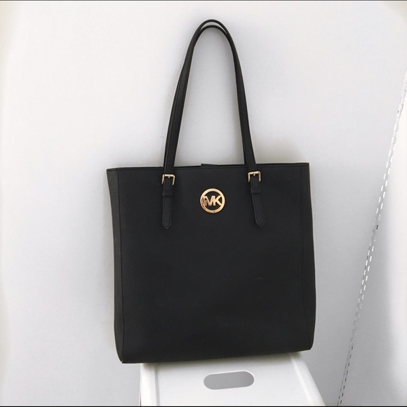 Michael Kors Saffiano Leather Jet Set Tote Bag