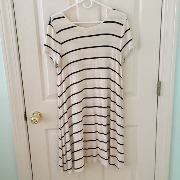 Old Navy Dresses & Skirts - Black and ivory striped short sleeve swing dress