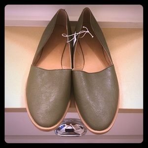 Brand new! Olive green old navy flats.
