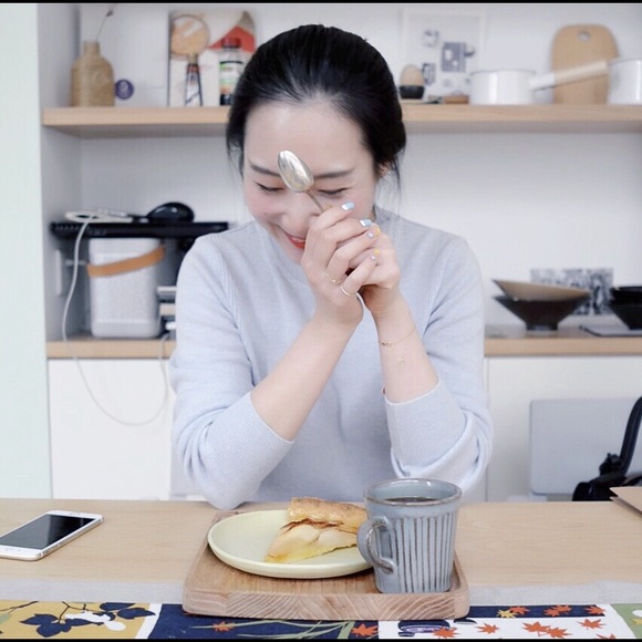 Welcome to iris Q. Closet! - Picture 2 of 2