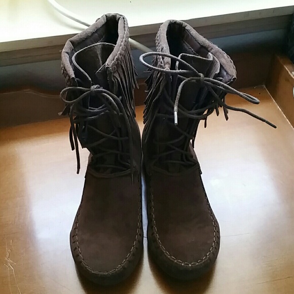 Fringe boots
