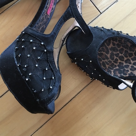 Heels - Picture 2 of 3