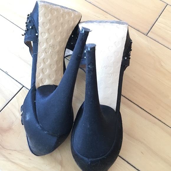 Heels - Picture 3 of 3