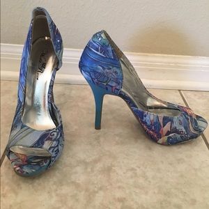 Blue multicolored heels