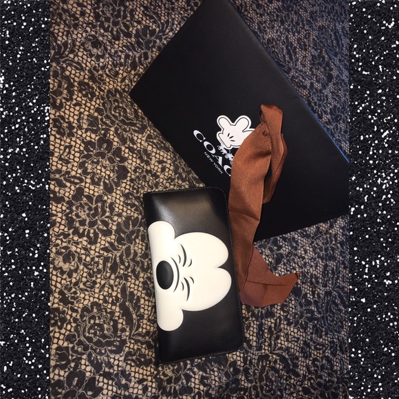 Like new Coach Mickey wallet Rare LE