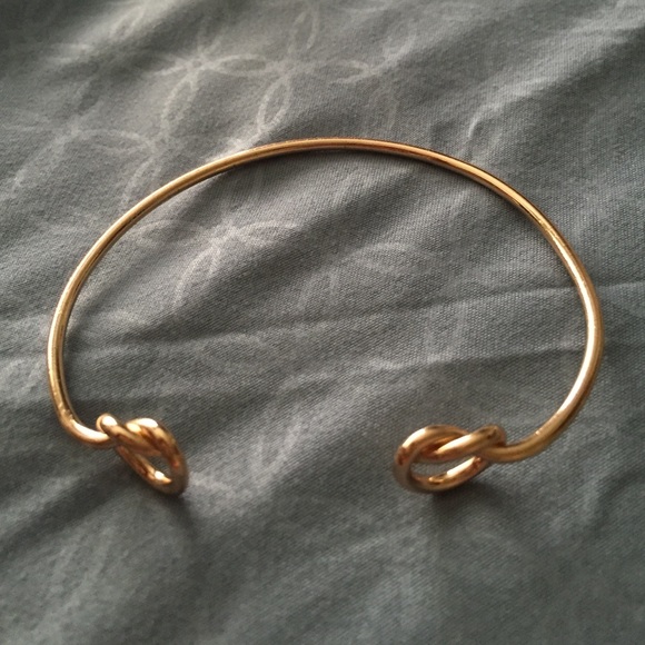 Double knot cuff - Picture 2 of 3