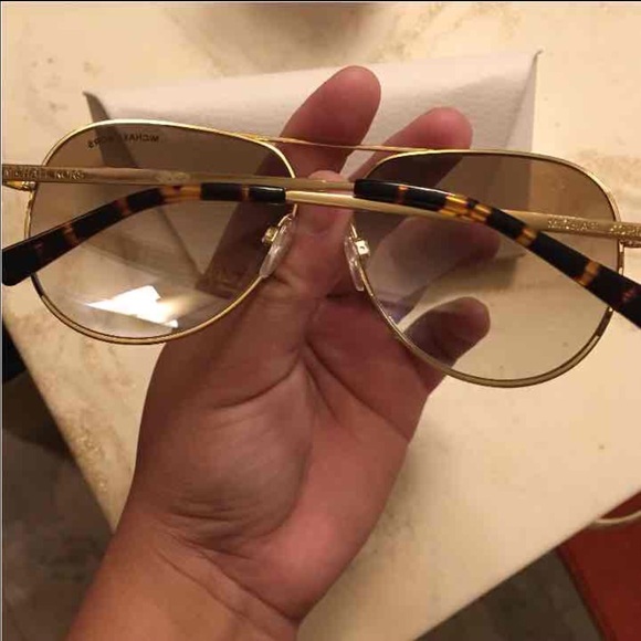 AUTHENTIC MK SUNGLASS - Picture 2 of 2