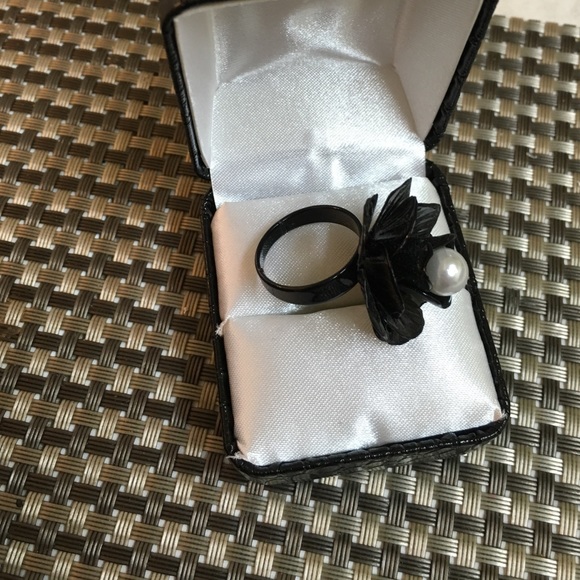 Ring - Picture 2 of 3