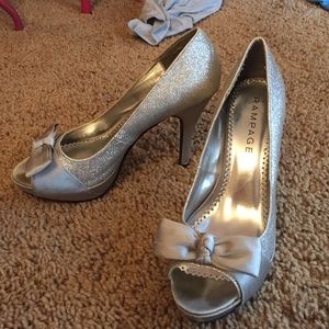 Glittery platform pumps