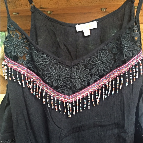 🚫SOLD🚫 Chic Cold Shoulder Lace Romper sold - Picture 4 of 4