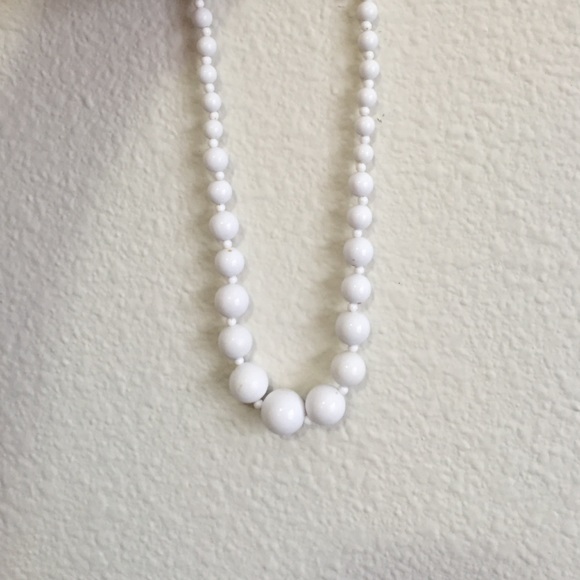 Chunky white beaded necklace (short)
