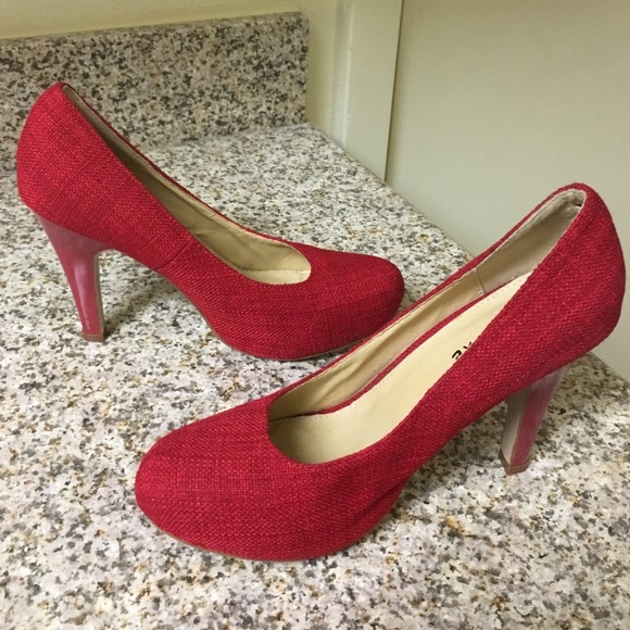 Red Pumps - Picture 3 of 3
