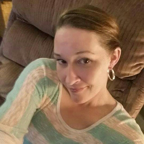 Meet your Posher, Nicole - Picture 1 of 1