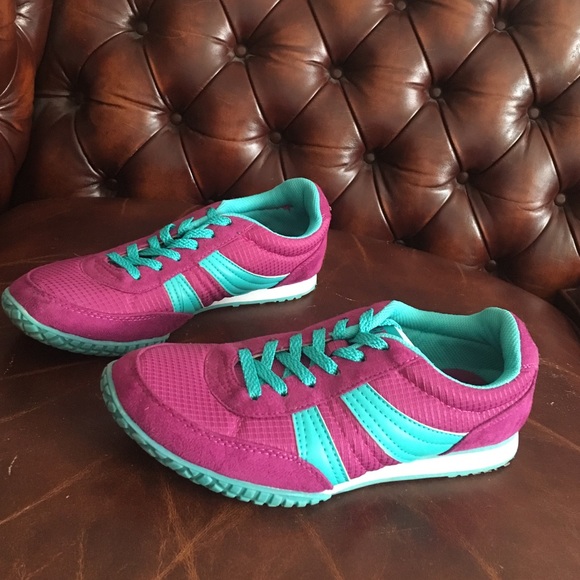 Old navy tennis shoes