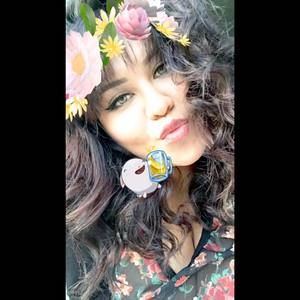 Meet your Posher, Anahi