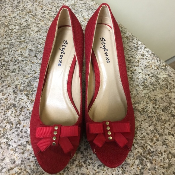 Red pumps