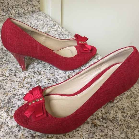 Red pumps - Picture 3 of 3