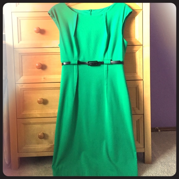 ✨LAST CHANCE!✨Green Midi Dress