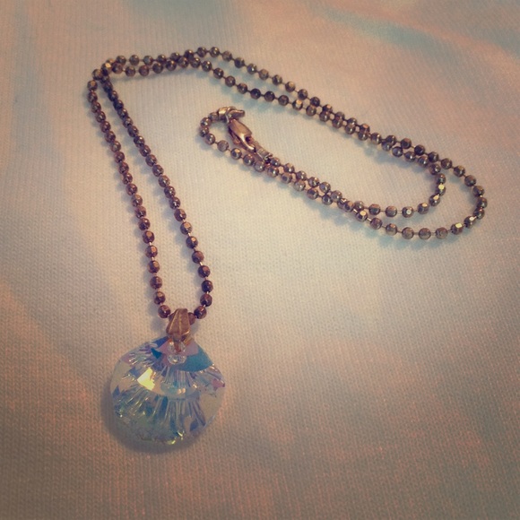 Glass seashell pendant necklace