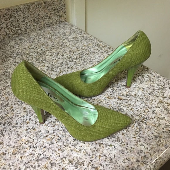 Green Pumps - Picture 2 of 3