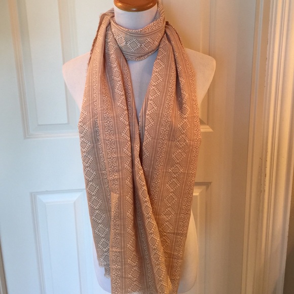 Subtle tribal print scarf 🎉🎉🎉🎉❤️❤️🎉host pick - Picture 1 of 3
