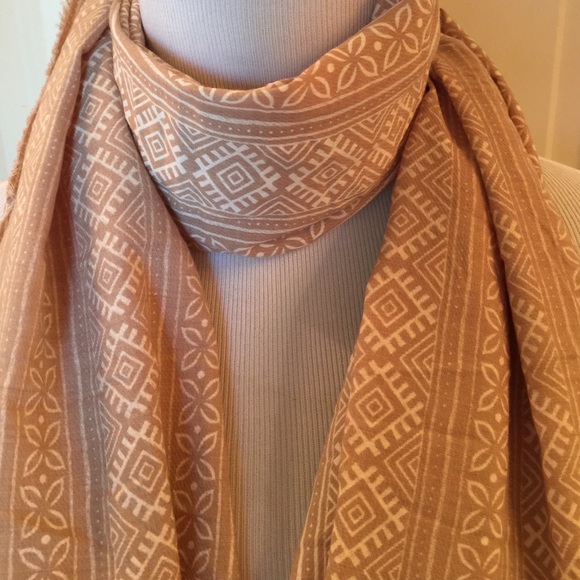 Subtle tribal print scarf 🎉🎉🎉🎉❤️❤️🎉host pick - Picture 2 of 3