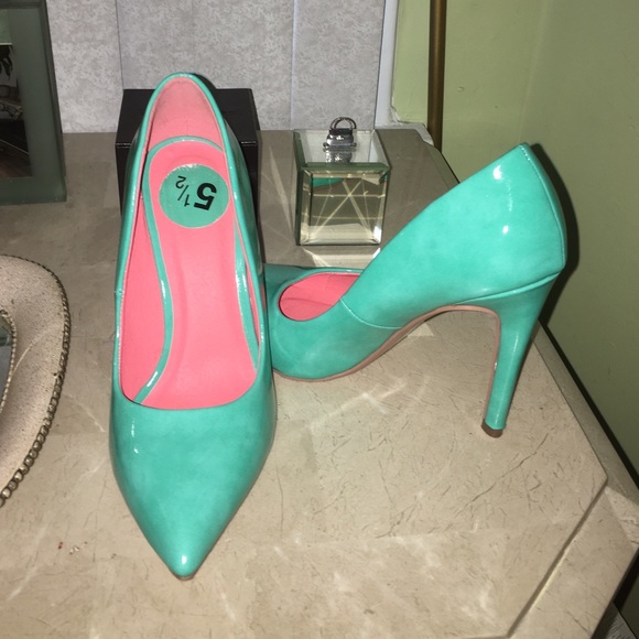 Turqoise pumps