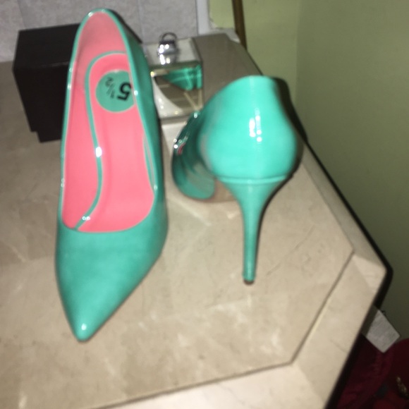 Turqoise pumps - Picture 2 of 3