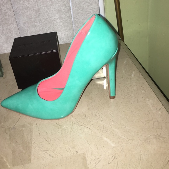 Turqoise pumps - Picture 3 of 3