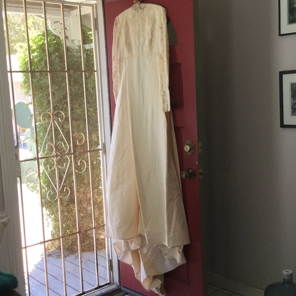 Wedding gown