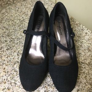 Black & Navy Blue Pumps