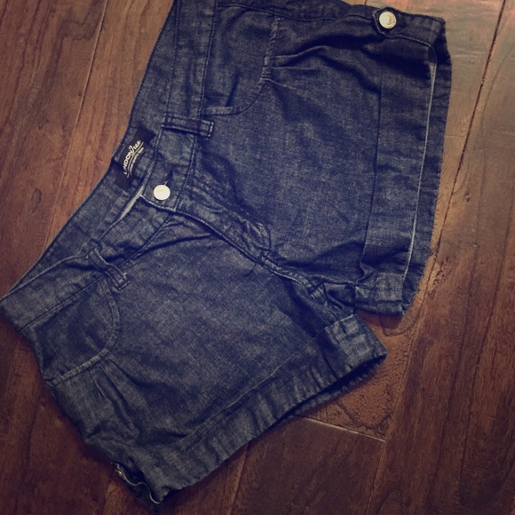 London Jeans Dark Cuffed Denim Shorts EUC