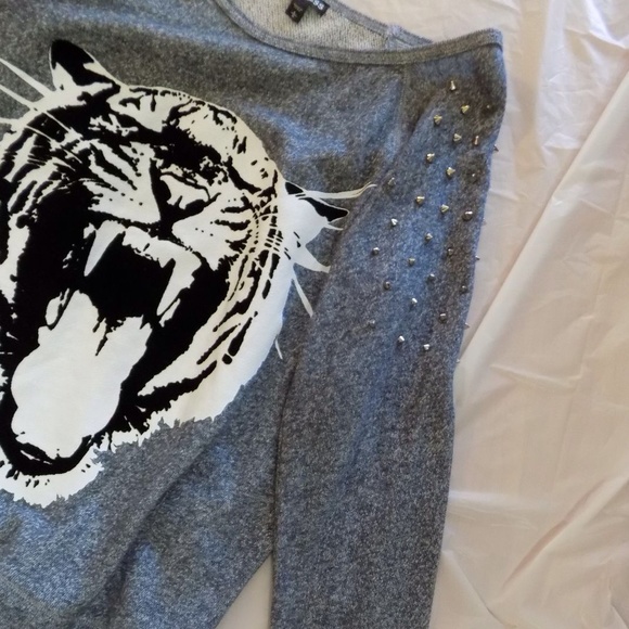 Long sleeve express shirt with spikes!