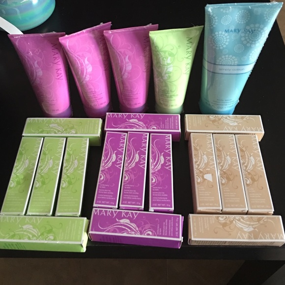 Mary kay bundle of 20 items