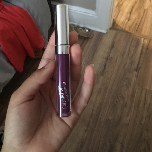 Colour pop lipstick in zipper