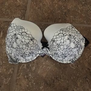 34 DD Victoria Secret bra