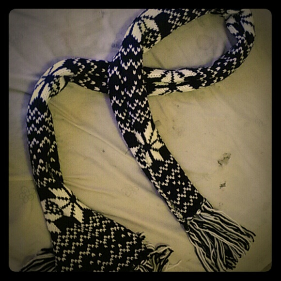 Knitted scarf